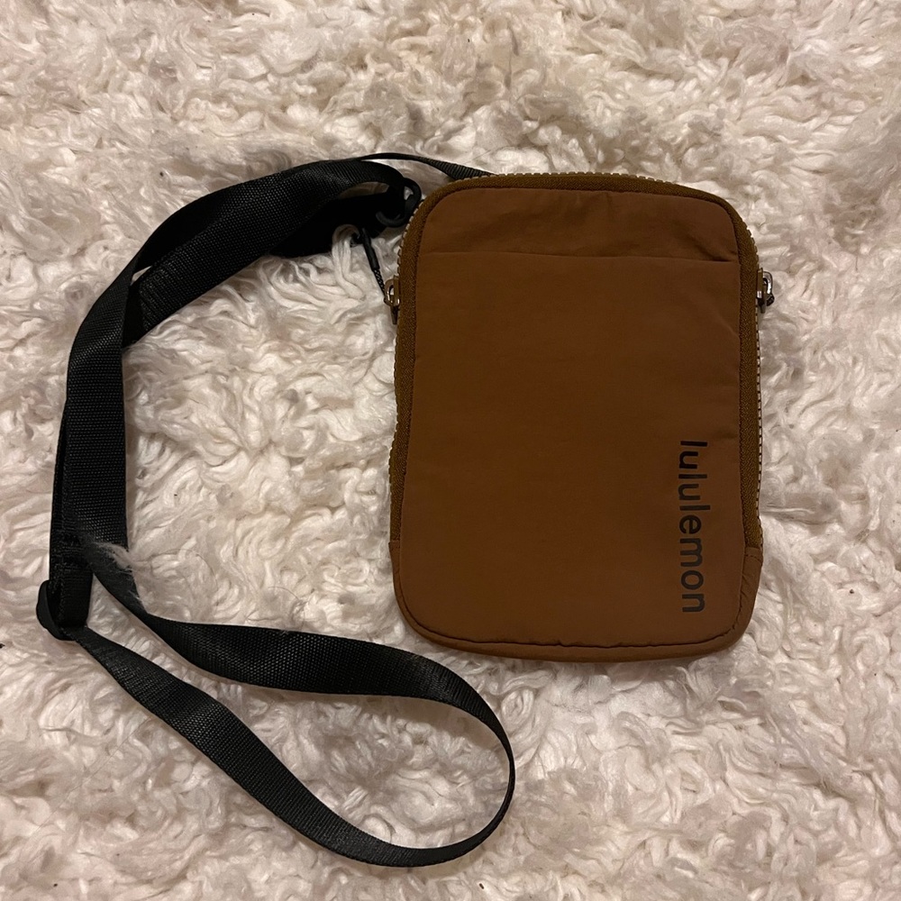 Lululemon crossbody, brown and black, never used